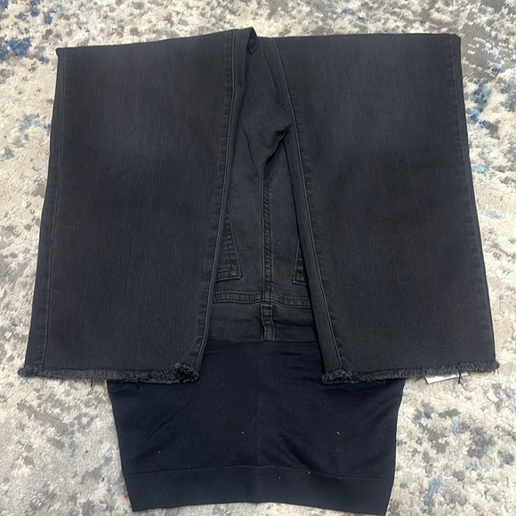 Maternity Over-The-Belly Cropped Straight-Leg
Jeans - Picture 6 of 8